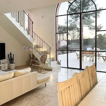Amazing In With Swimming Pool *